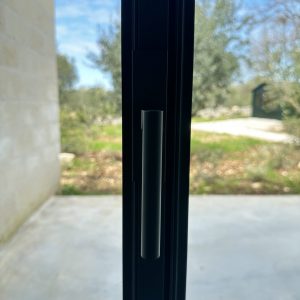Infissi in Acciaio in Residenza Privata a Ostuni